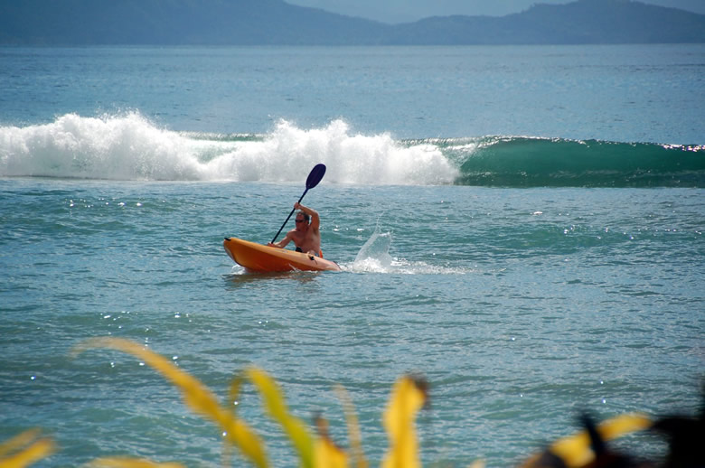 taveuni-kayak-wave